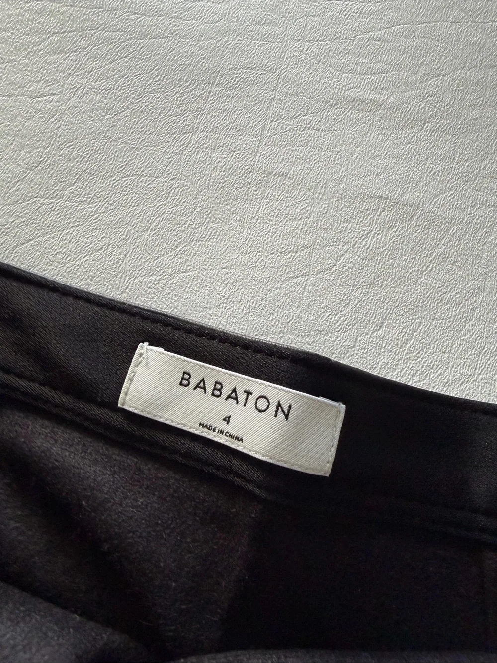 Aritzia Babaton Pelli Skirt Black Vegan Leather Midi Bow Slit Sz 4 Classic
